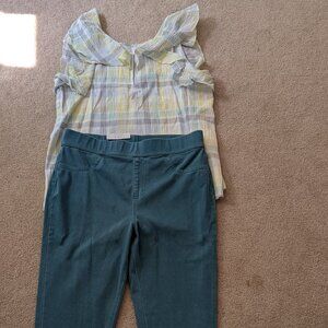 Set of Top (S) & Fitted Stretch Capri (M, size 8-10)